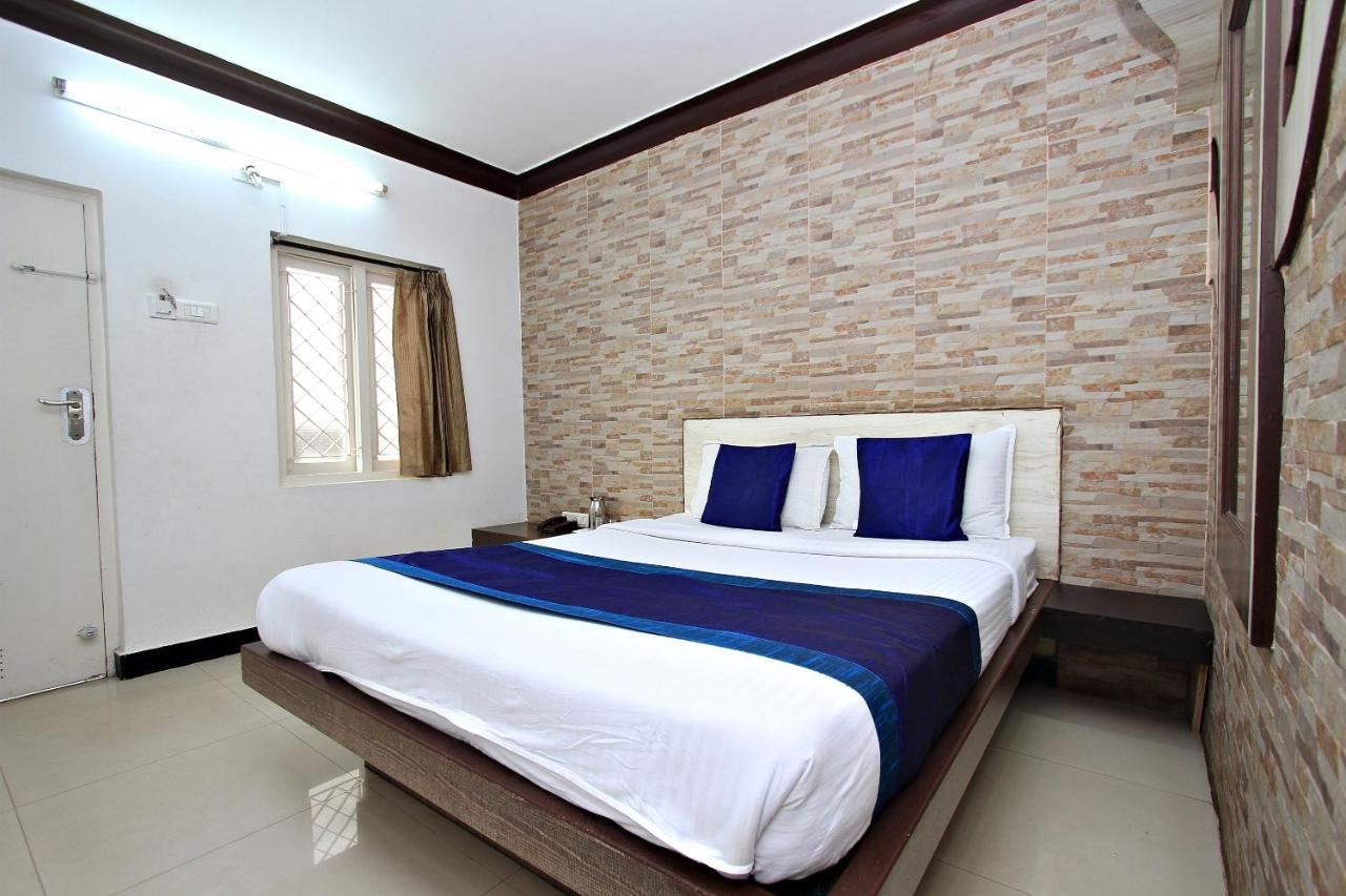 Hotel Pratham International Ooty Buitenkant foto