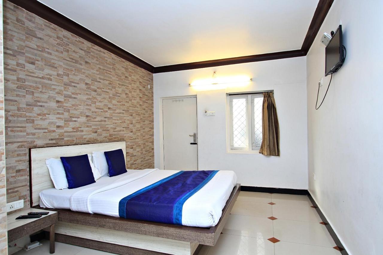 Hotel Pratham International Ooty Buitenkant foto