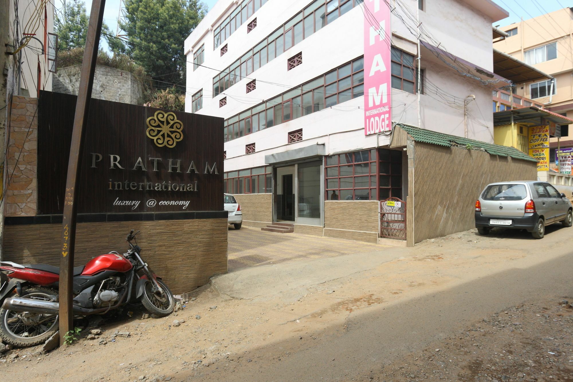 Hotel Pratham International Ooty Buitenkant foto